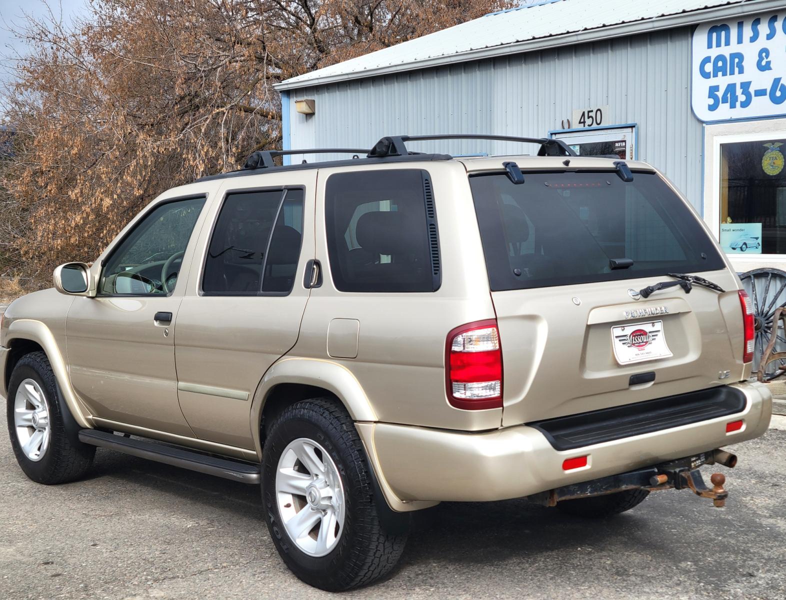 2002 Gold /Tan Nissan Pathfinder LE (JN8DR09Y22W) with an 3.5L v6 engine, Automatic transmission, located at 450 N Russell, Missoula, MT, 59801, (406) 543-6600, 46.874496, -114.017433 - 4WD SUV. 3.5L V6. Automatic Transmission. Heated Seats. Power Leather Seats. Power Sunroof. Air. Cruise. Tilt. AM FM CD Player. Power Windows and Locks. Because of the age, Financing is not available on this vehicle. - Photo #6